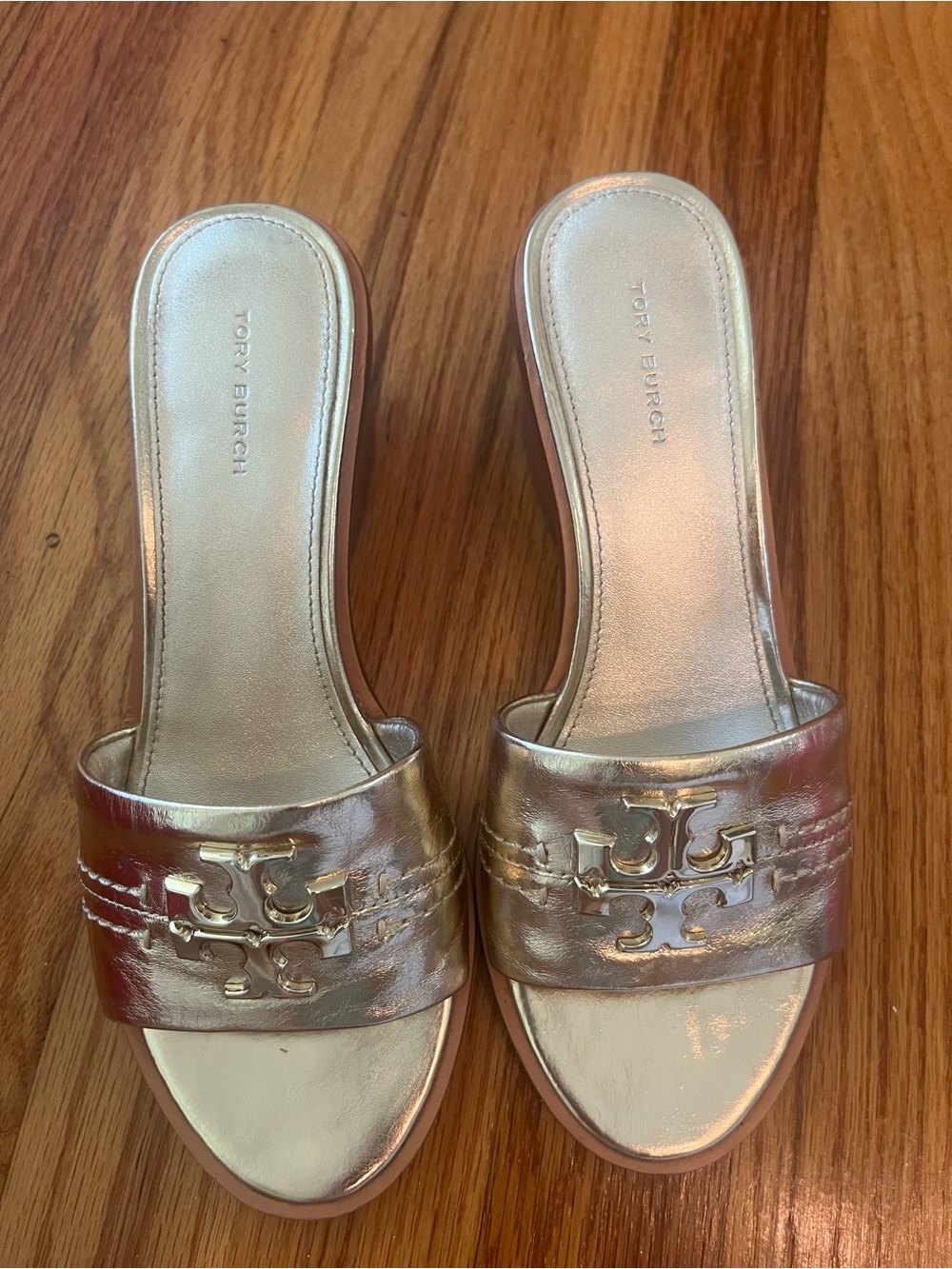 Tory Burch Everly Block Heel Spark Gold Size 7.5 - Picture 3 of 9